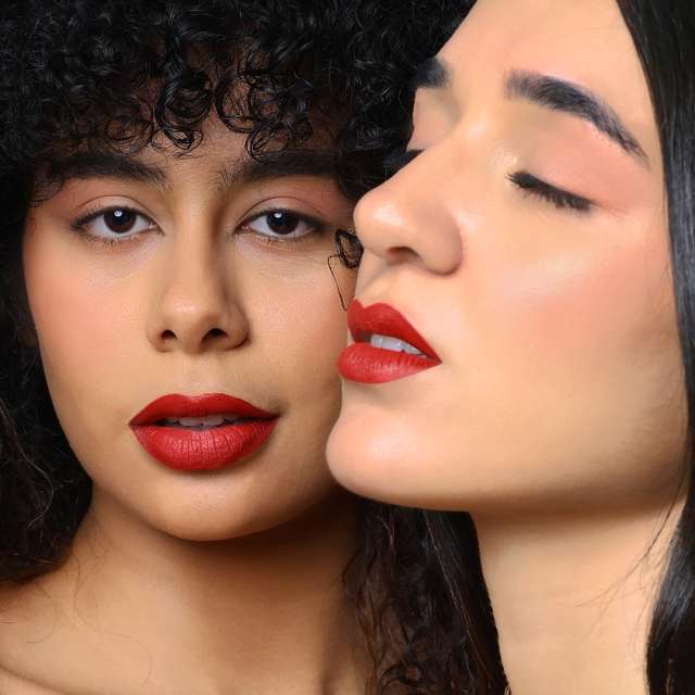 फ्लिका लिपस्टिक लिक्विड 04 अतुलनीय मैरून