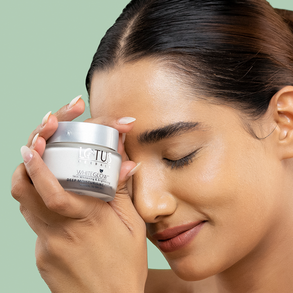 LOTUS HERBALS WHITEGLOW SKIN WHITENING & BRIGHTENING DEEP MOISTURISING CREME SPF 20 PA+++ 60G