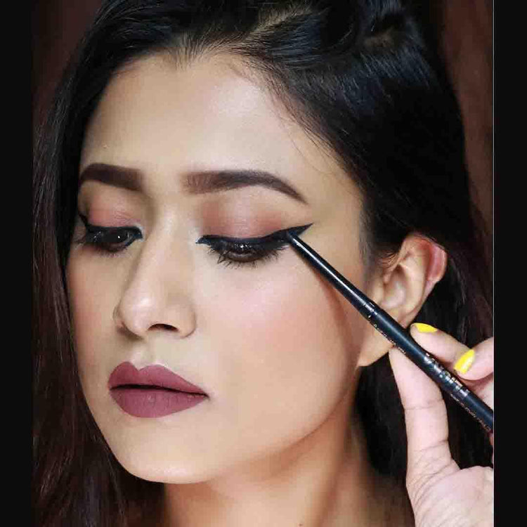 फ्लिका काजल ब्लैक